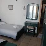 πικροδάφνες 3*