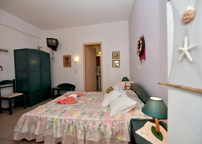 Pensión πικροδάφνες 3*